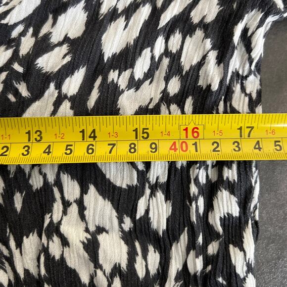 Monday Fun Size Large 100% Rayon Women's V Neck G 3/4 Sleeve Top - Picture 6 of 7